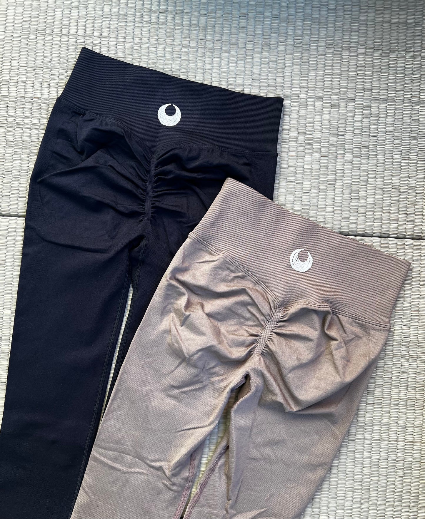 Beautiful  butt leggings long 
(with seamless T back) - 10 colors -