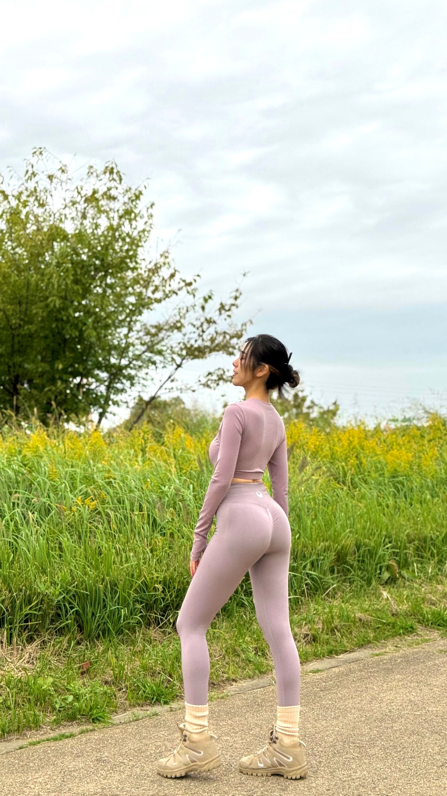 Beautiful  butt leggings long 
(with seamless T back) - 10 colors -